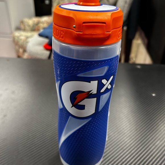 Gatorade Blue and Orange Water Bottle - Picture 4 of 4